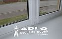 ADLO - Sicherheitsfenster, untere Verriegelung des Fensters